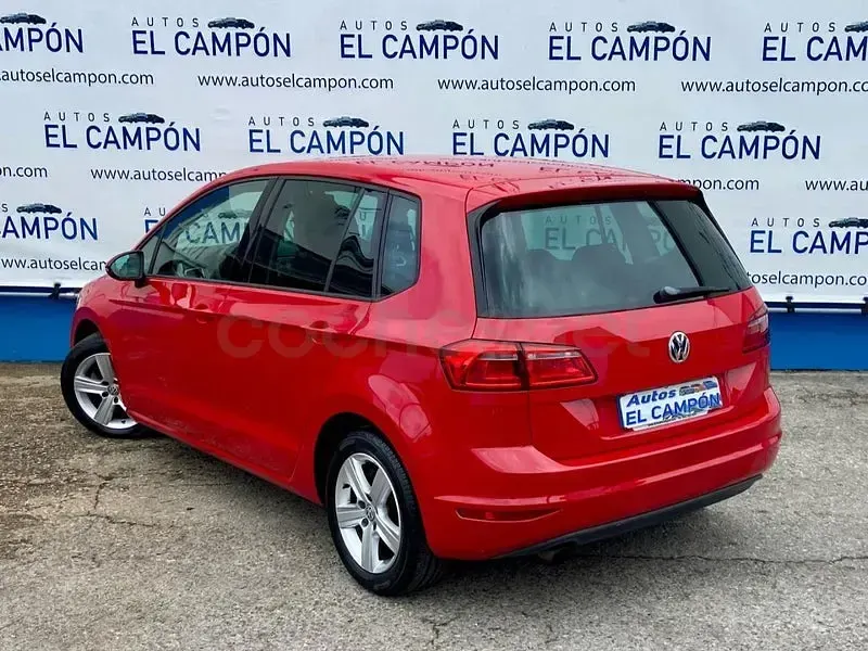 Usado VW Golf Sportsvan 110 CV (80 kW) 2015 Rojo Monovolumen