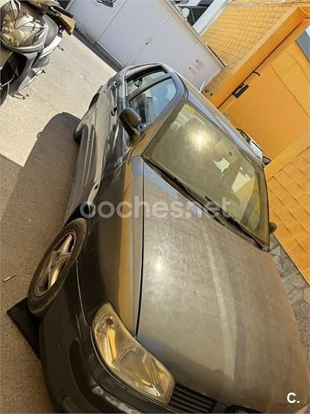 Gris / plata Usado 2002 Seat Cordoba Stella Berlina | 1500 € (Precio justo) - Imagen 1/2