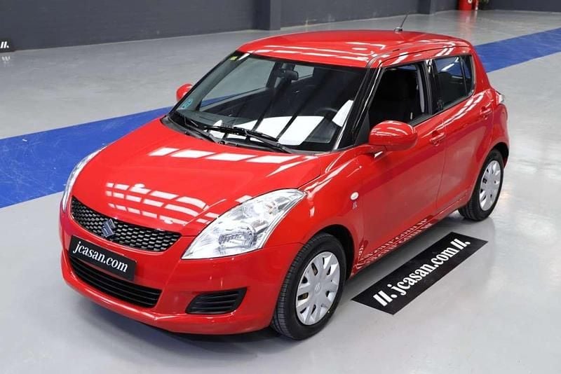Rojo Usado 2011 Suzuki Swift GL Utilitario | 5900 € (Precio justo) - Imagen 1/4