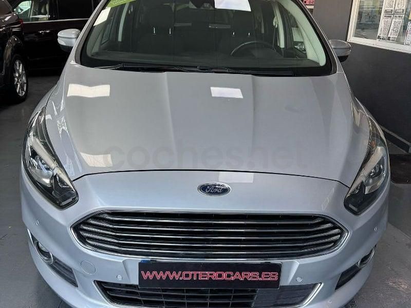 Usado Ford S-MAX Titanium 180 CV (132 kW) 2017 Gris / plata Monovolumen