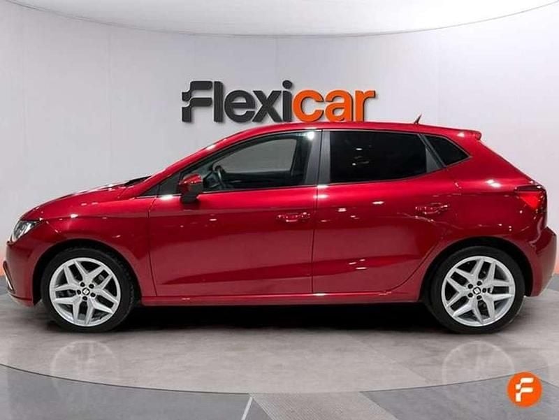 Usado Seat Ibiza Style 75 CV (55 kW) 2018 Rojo Utilitario