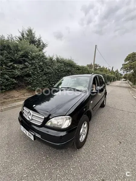 Usado Mercedes ML270 163 CV (119 kW) 2001 Negro SUV