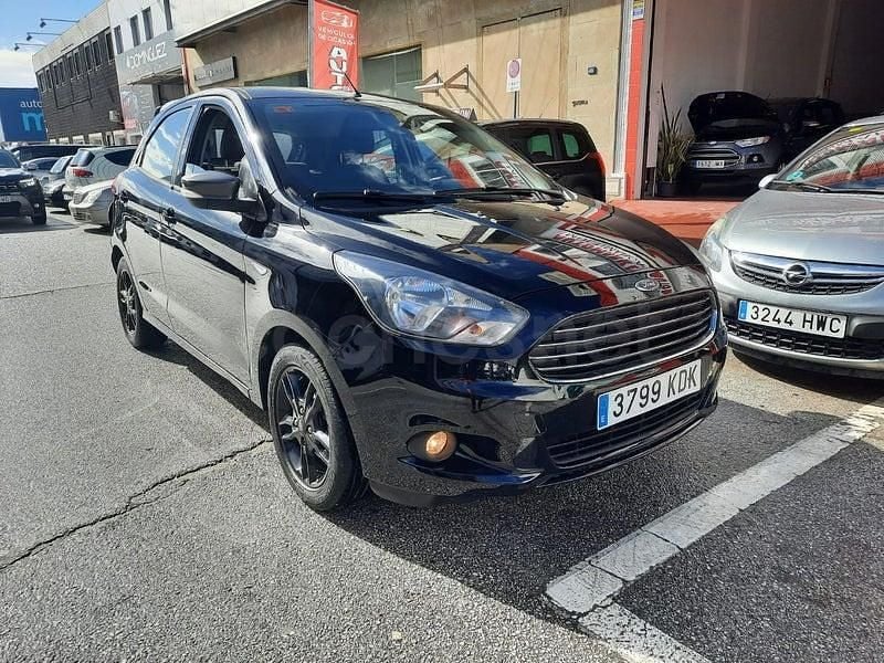 Usado Ford Ka Plus Ultimate 85 CV (62 kW) 2017 Negro Utilitario