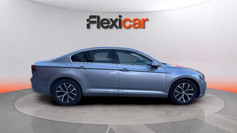 Usado VW Passat Executive 150 CV (110 kW) 2020 Gris Berlina