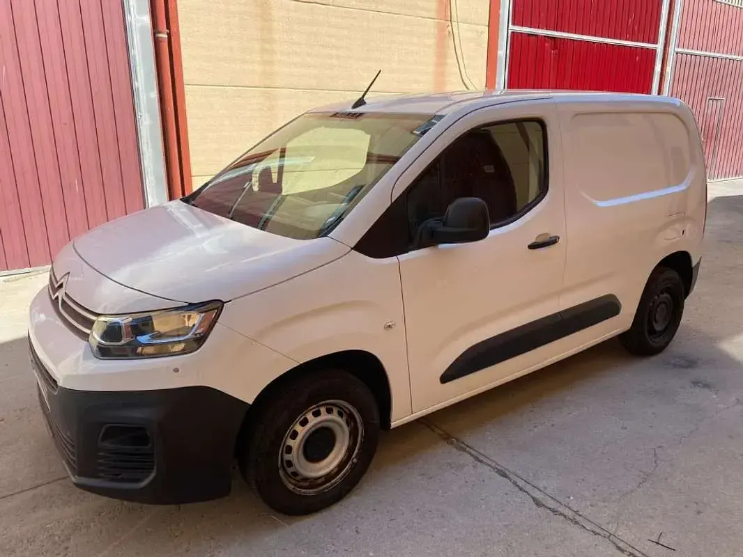 Usado Citroën Berlingo 102 CV (75 kW) 2022 Blanco Monovolumen
