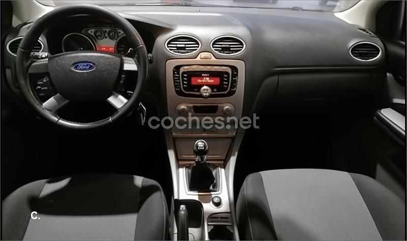 Usado Ford Focus Trend 109 CV (80 kW) 2010 Blanco Berlina