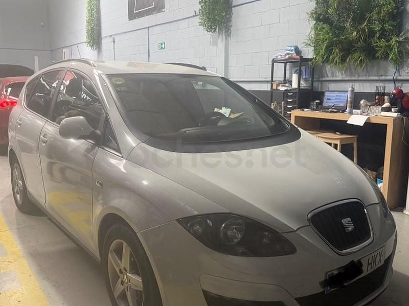 Usado Seat Altea XL Style 105 CV (77 kW) 2012 Blanco Monovolumen