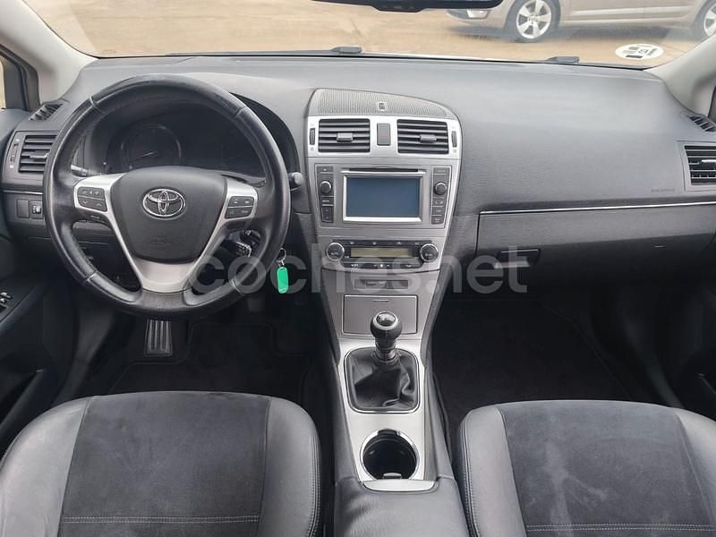Usado Toyota Avensis Advance 124 CV (91 kW) 2014 Beige Berlina
