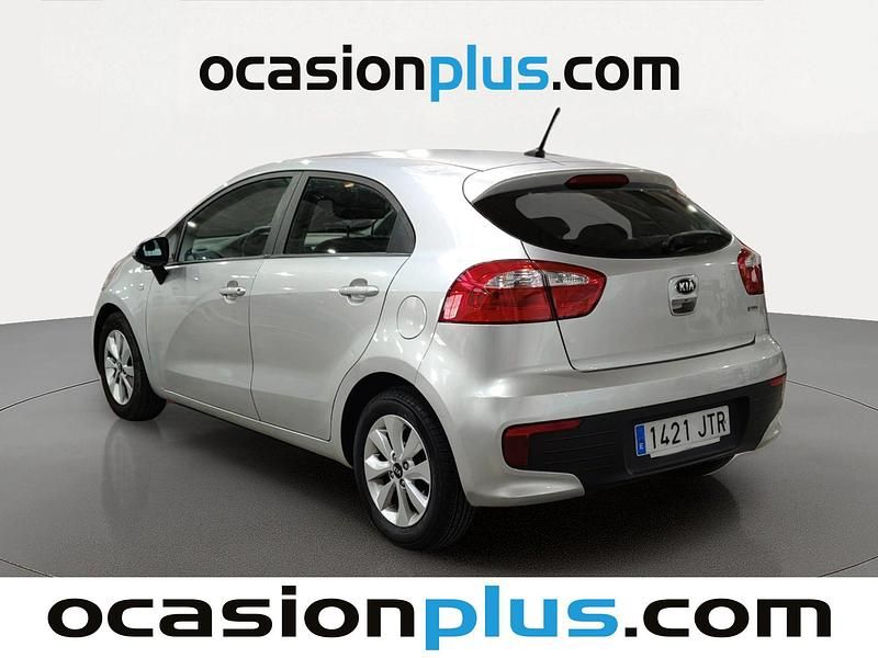 Usado Kia Rio 75 CV (55 kW) 2016 Gris plata Utilitario