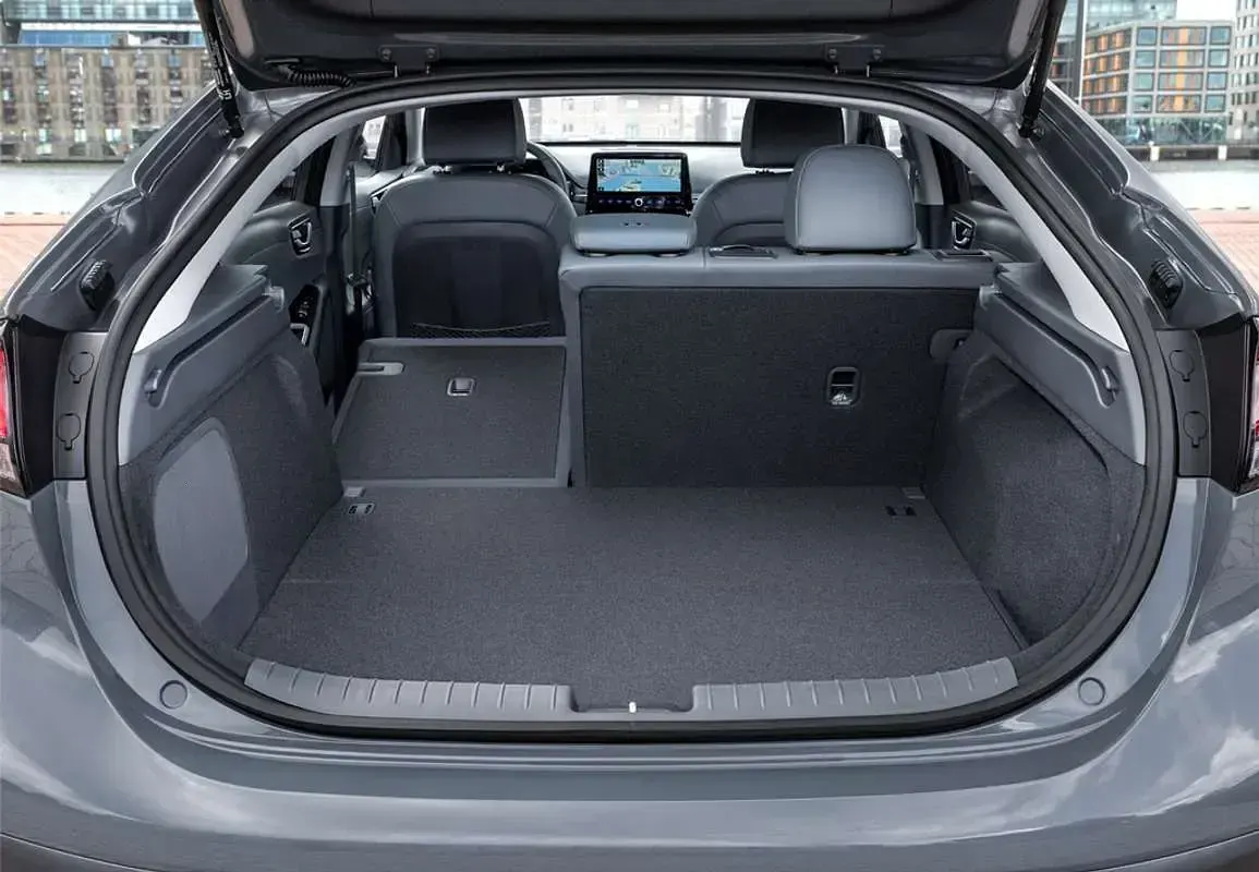 Usado Hyundai Ioniq 100 kW (136 CV) 2022 Blanco Utilitario