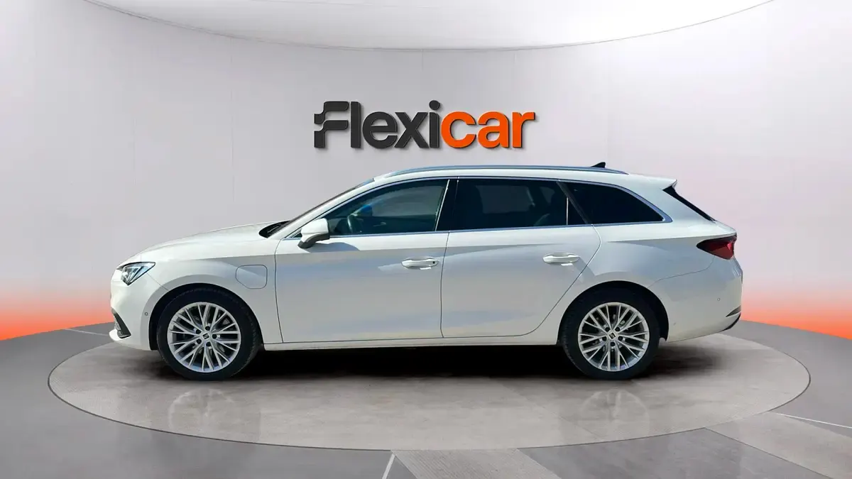 Usado Seat Leon XCELLENCE 110 CV (80 kW) 2021 Blanco Berlina