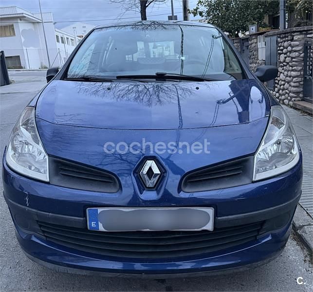 Usado Renault Clio II Expression 75 CV (55 kW) 2006 Azul Berlina