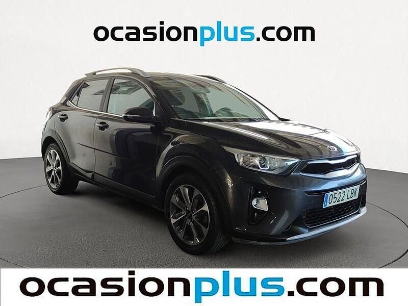 Usado Kia Stonic 100 CV (73 kW) 2019 Gris / plata SUV