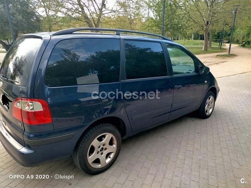 Usado Ford Galaxy Trend 115 CV (84 kW) 2005 Azul Monovolumen