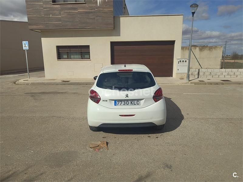 Usado Peugeot 208 Active 75 CV (55 kW) 2018 Blanco Utilitario