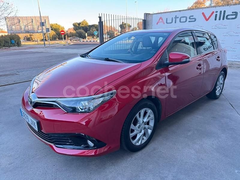 Usado Toyota Auris Active 116 CV (85 kW) 2016 Granate Berlina