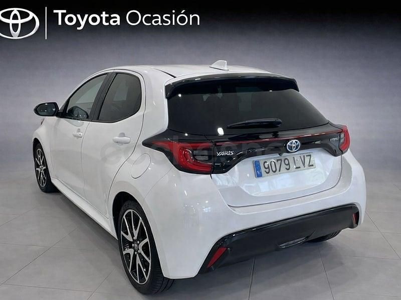 Usado Toyota Yaris Hybrid Style 116 CV (85 kW) 2022 Blanco Berlina