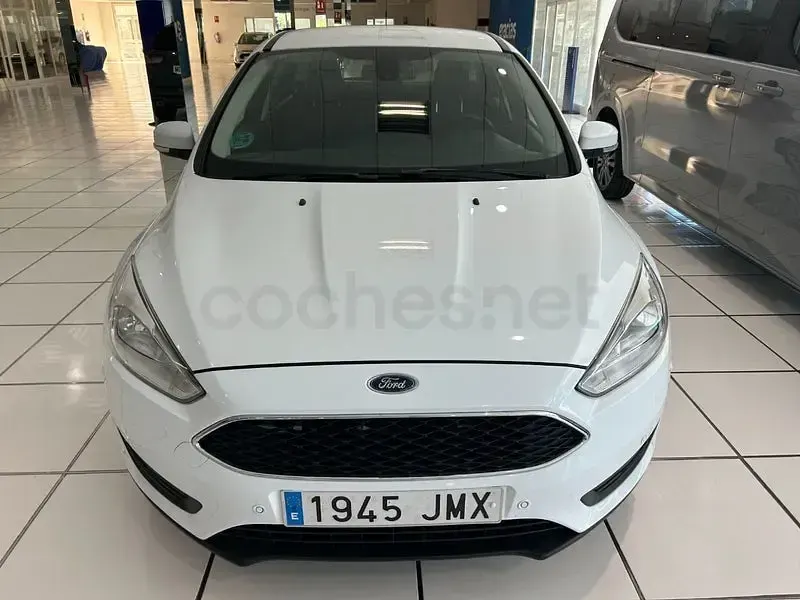 Usado Ford Focus Trend 120 CV (88 kW) 2016 Blanco Berlina
