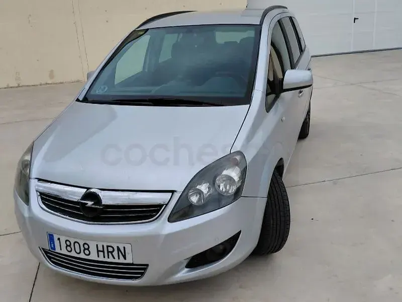 Usado Opel Zafira Family 110 CV (80 kW) 2013 Gris / plata Monovolumen