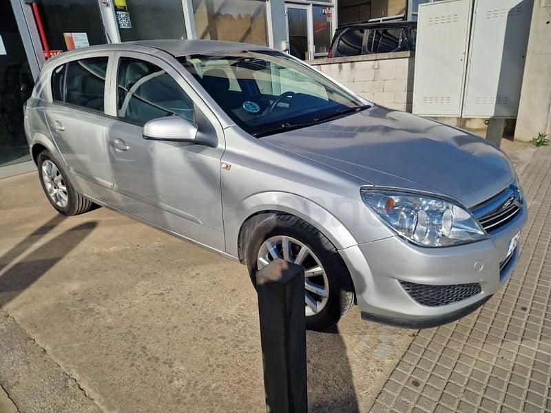 Usado Opel Astra Enjoy 90 CV (66 kW) 2007 Gris / plata Berlina