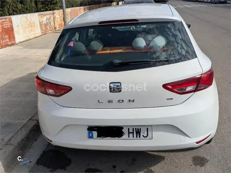 Usado Seat Leon Reference 105 CV (77 kW) 2014 Blanco Berlina