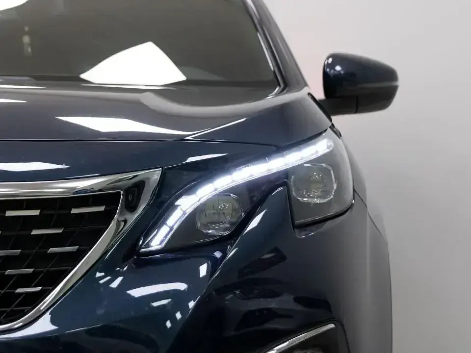 Usado Peugeot 5008 GT-line 120 CV (88 kW) 2017 Azul