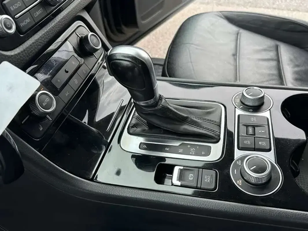 Second-hand VW Touareg 262 CP (192 kW) 2015 Negru SUV