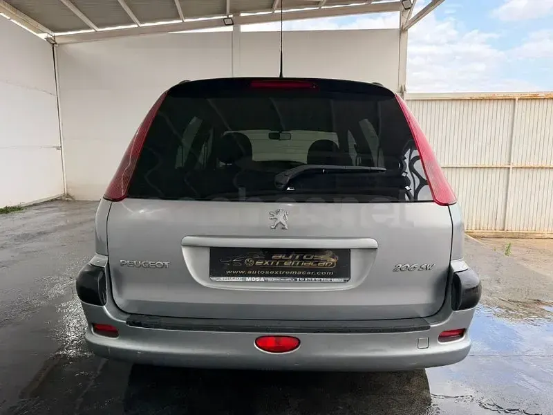 Usado Peugeot 206 90 CV (66 kW) 2002 Gris / plata Familiar