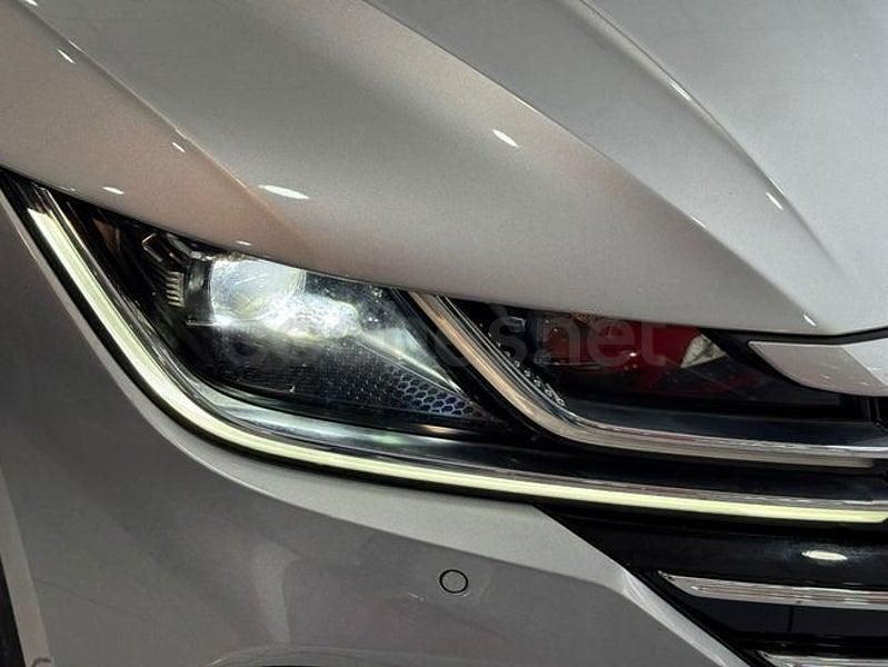 Usado VW Arteon Elegance 150 CV (110 kW) 2021 Gris / plata Berlina