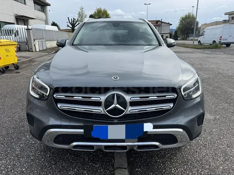 Usado Mercedes GLC300e 306 CV (225 kW) 2021 Gris / plata SUV