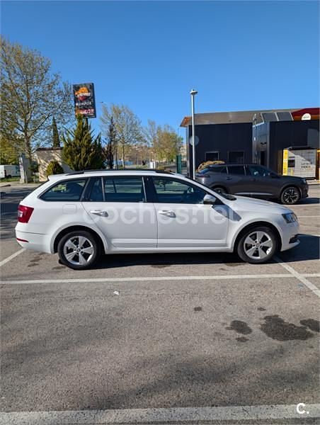 Usado Skoda Octavia 130 CV (95 kW) 2019 Blanco Familiar