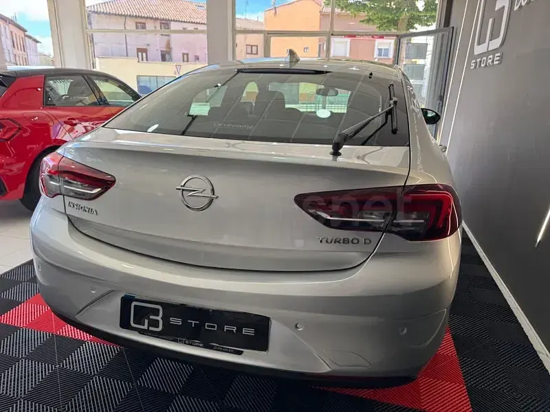 Usado Opel Insignia Business 136 CV (100 kW) 2018 Gris / plata Berlina