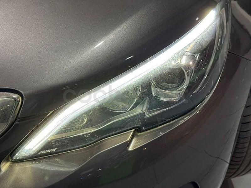 Usado Peugeot 308 Style 130 CV (95 kW) 2021 Gris / plata Berlina