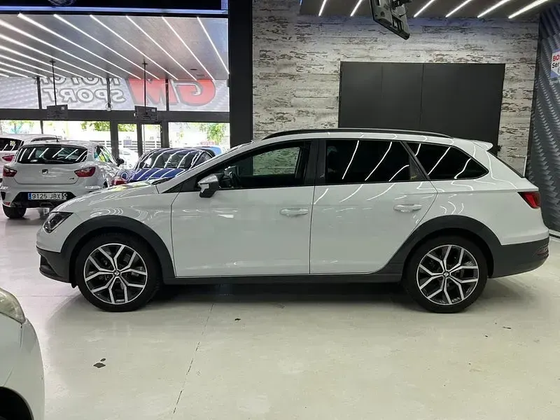 Usado Seat Leon 4Drive 184 CV (135 kW) 2017 Blanco Familiar