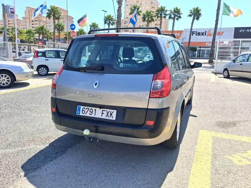 Usado Renault Grand Scénic II Dynamique 135 CV (99 kW) 2007 Gris Monovolumen