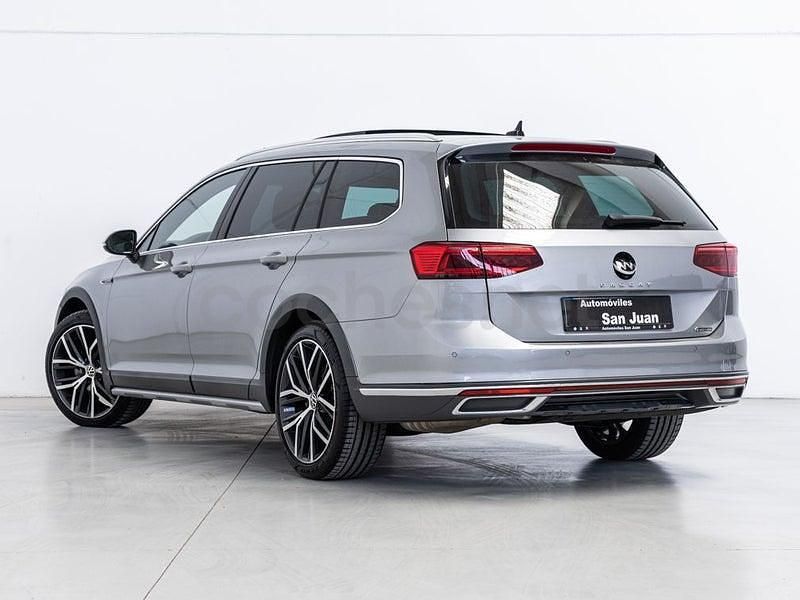 Usado VW Passat Alltrack 200 CV (147 kW) 2021 Gris / plata Familiar