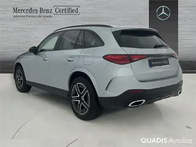 Usado Mercedes GLC300e 313 CV (230 kW) 2025 Plata hightech