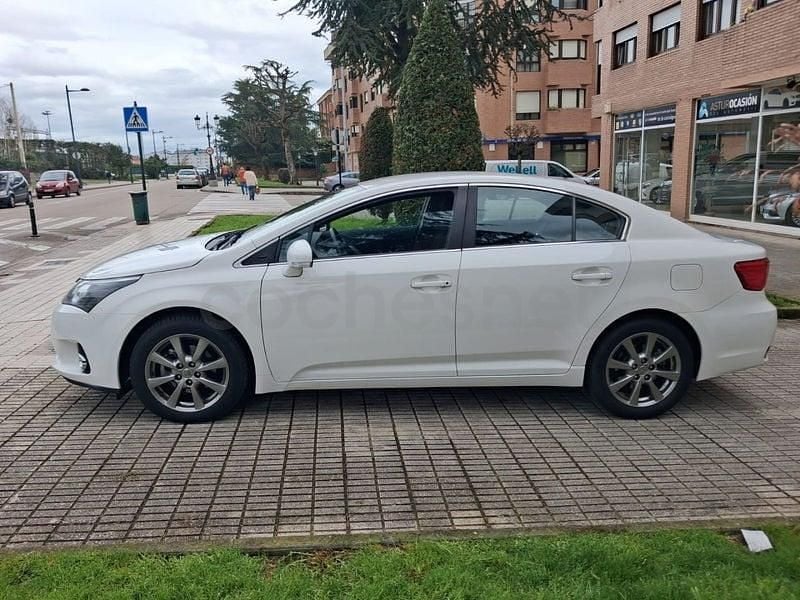 Usado Toyota Avensis Advance 124 CV (91 kW) 2013 Blanco Berlina