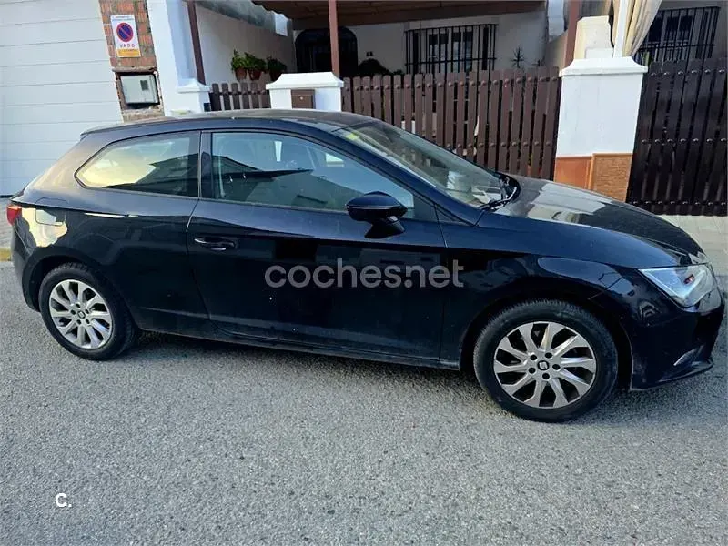Usado Seat Leon CONNECT 125 CV (91 kW) 2015 Negro Berlina
