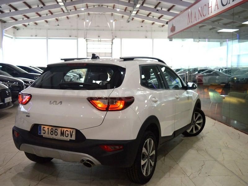 Usado Kia Stonic 120 CV (88 kW) 2023 Blanco SUV