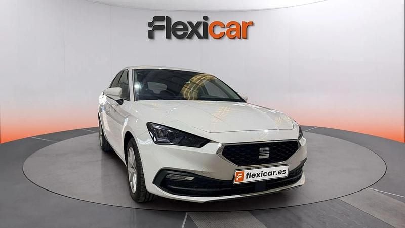 Usado Seat Leon Style 110 CV (80 kW) 2024 Blanco Berlina