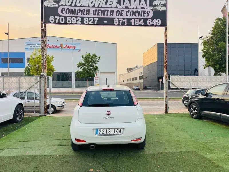 Usado Fiat Punto Easy 75 CV (55 kW) 2015 Blanco Utilitario
