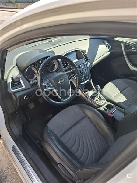 Usado Opel Astra Excellence 130 CV (95 kW) 2013 Blanco Berlina