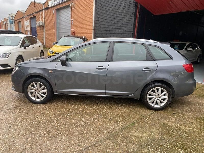 Usado Seat Ibiza ST Style 105 CV (77 kW) 2012 Gris / plata Familiar