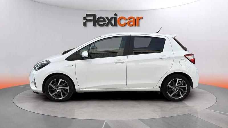 Usado Toyota Yaris Hybrid 100 CV (73 kW) 2020 Blanco Berlina