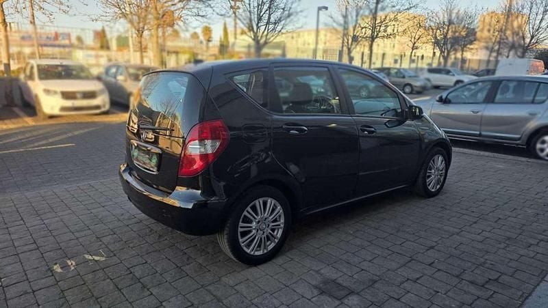 Usado Mercedes A160 Elegance 95 CV (69 kW) 2011 Negro Utilitario