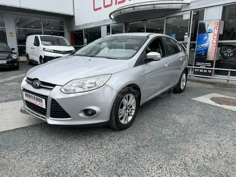 Begagnad Ford Focus Trend 105 HK (77 kW) 2011 Grå Sedan