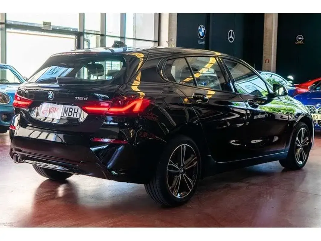Usado BMW 116 Sport Line 116 CV (85 kW) 2022 Negro Utilitario