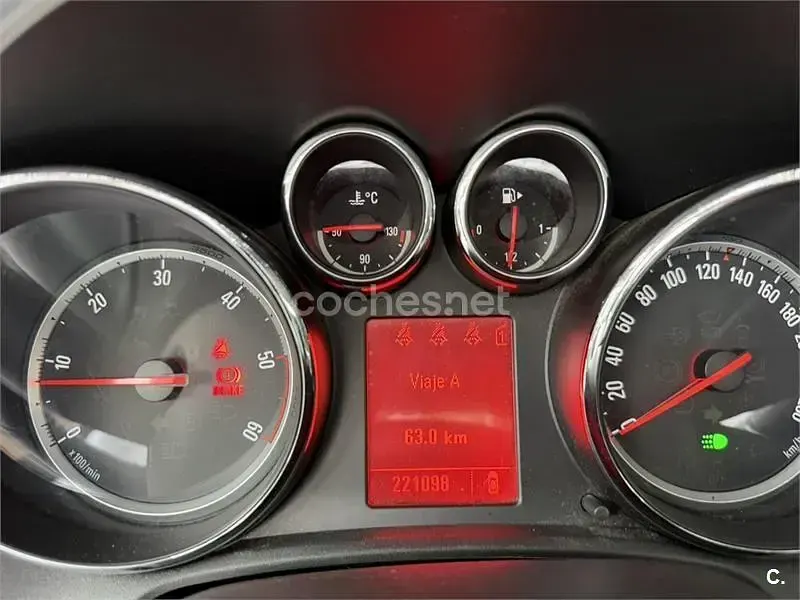 Usado Opel Astra Cosmo 110 HP (80 kW) 2010 Cinzento Sedan
