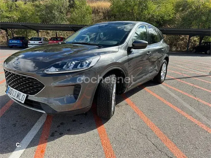 Usado Ford Kuga Titanium 176 CV (129 kW) 2020 Gris / plata SUV